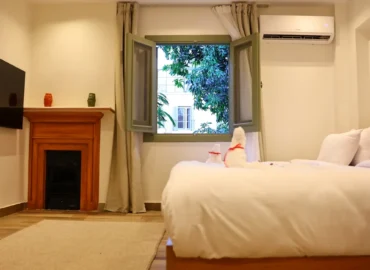 Balcony room twin bed third shot