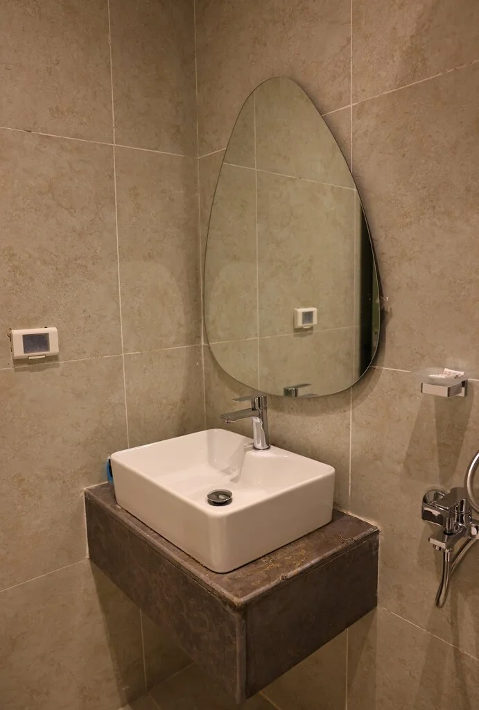 garden room bathroom